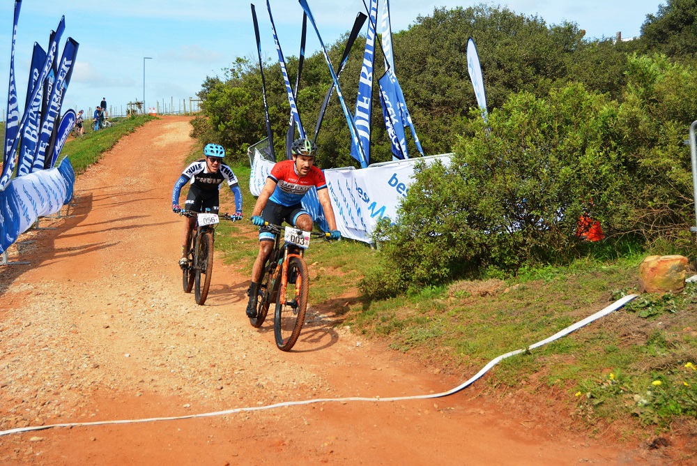 Joubert defends title in Makro mountain-bike race